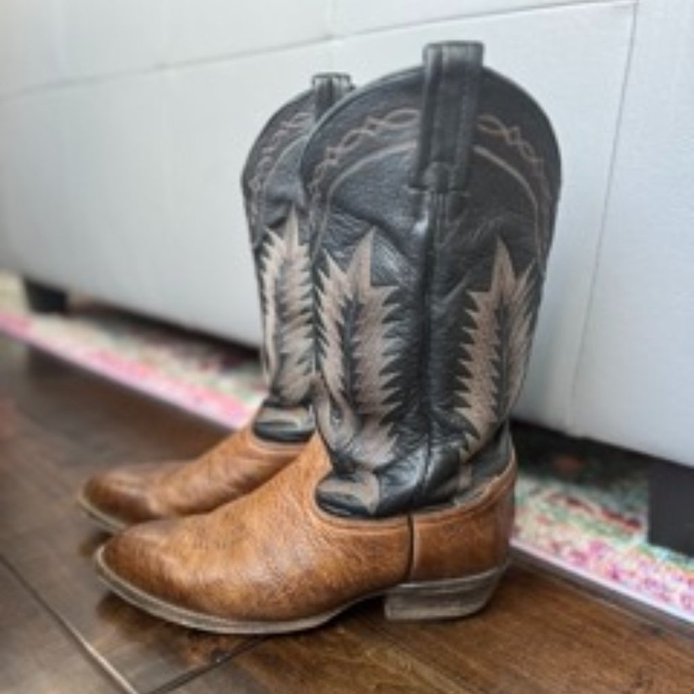 Vintage Tony Lama Boot Pecan Taurus Shoulder Boots size 9